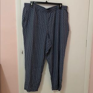 Baggy pants with pockets